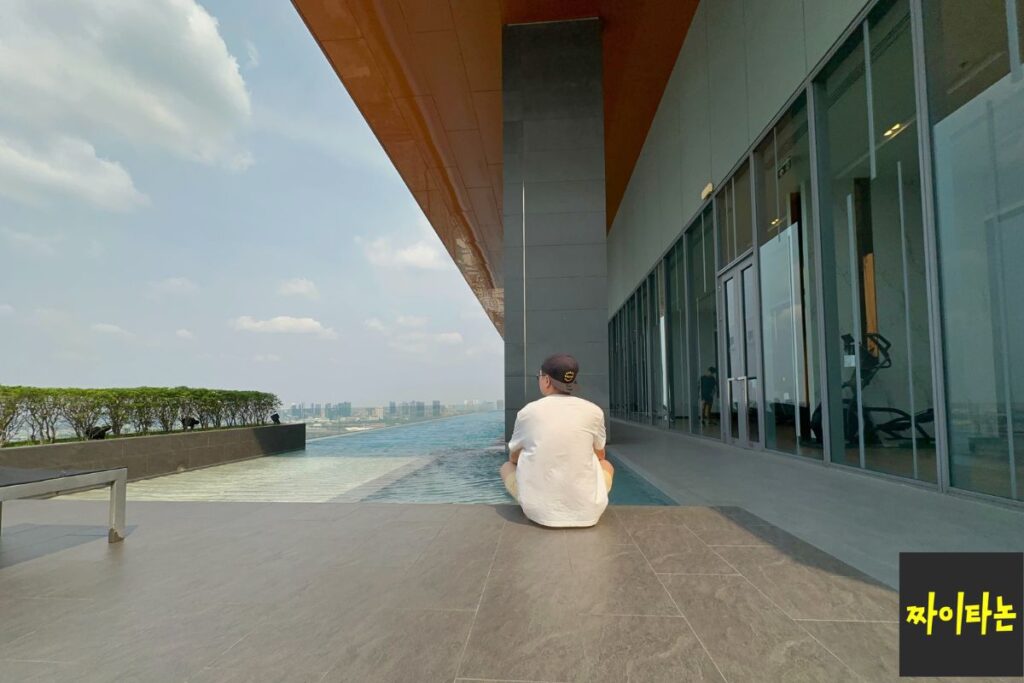 infinity pool on condo of bangkok